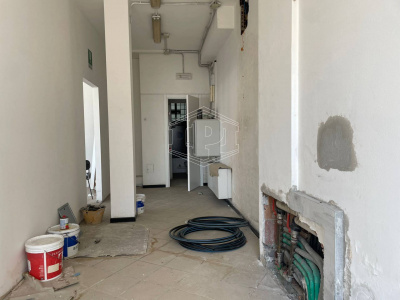 Negozio in Via Giosuè Carducci - San Giuliano Terme (PI)