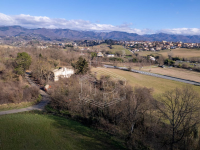 Complesso colonico da ristrutturare - Scarperia e San Piero (FI)