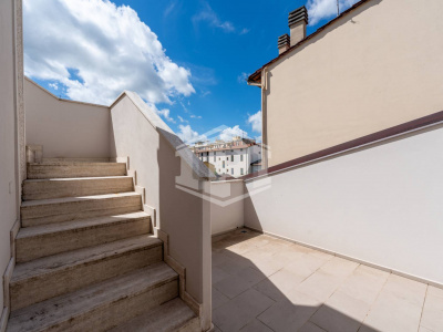 Palazzina Indipendente con torretta  - Empoli (FI)