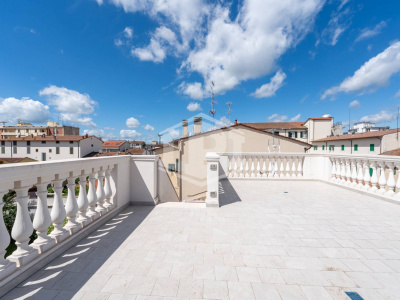 Palazzina Indipendente con torretta  - Empoli (FI)