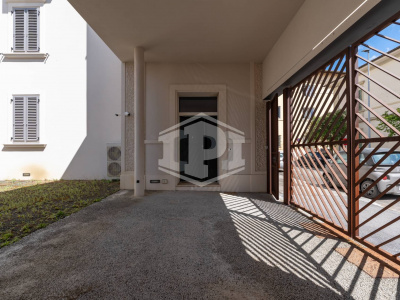 Palazzina Indipendente con torretta  - Empoli (FI)