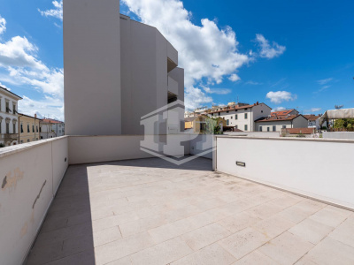 Palazzina Indipendente con torretta  - Empoli (FI)