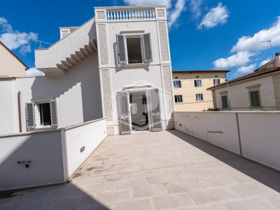 Palazzina Indipendente con torretta  - Empoli (FI)