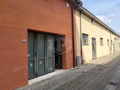 Locale Deposito in Corte Sanac - Porta a Mare (PI)