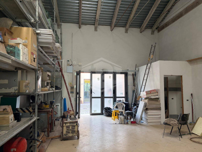 Locale Deposito in Corte Sanac - Porta a Mare (PI)