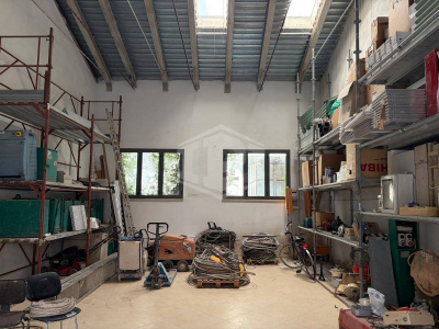 Locale Deposito in Corte Sanac - Porta a Mare (PI)