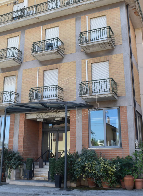 Edificio-hotel in Via Garibaldi, Servigliano (FM)