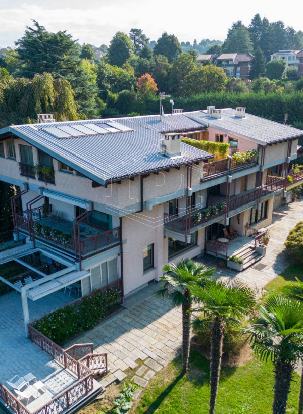 Appartamento in villa in Strada dei Tadini (TO)