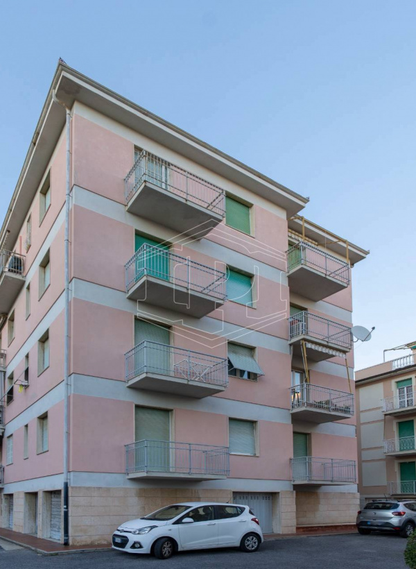 Bilocale in Via XXV Aprile, Borgio Verezzi (SV)