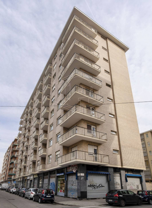 Negozi in Corso Corsica (TO)