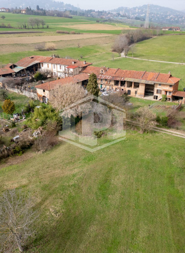 Cascinale con terreno in Strada della Moglia, Chieri (TO)