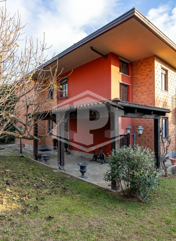 Porzione di bifamiliare con giardino in Via Bessaneisa, Rivoli (TO)