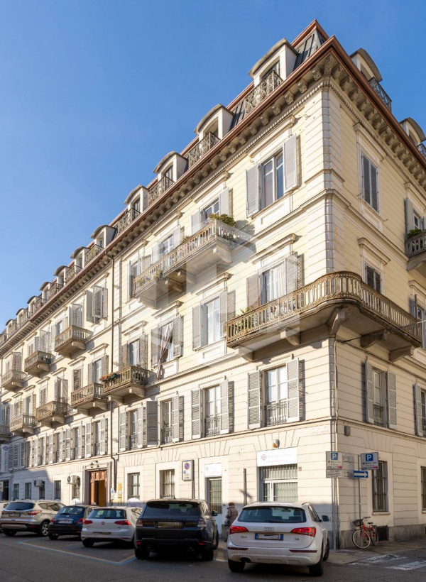 Pentalocale in Via Vittorio Amedeo II (TO)