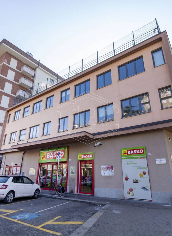 Immobile cielo terra ad uso commerciale o uffici
Torino Piazza Guala 147