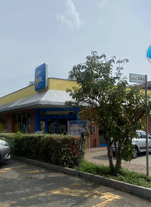 Locale commerciale a reddito in Piazza Piave 4 - Cossato (BI)