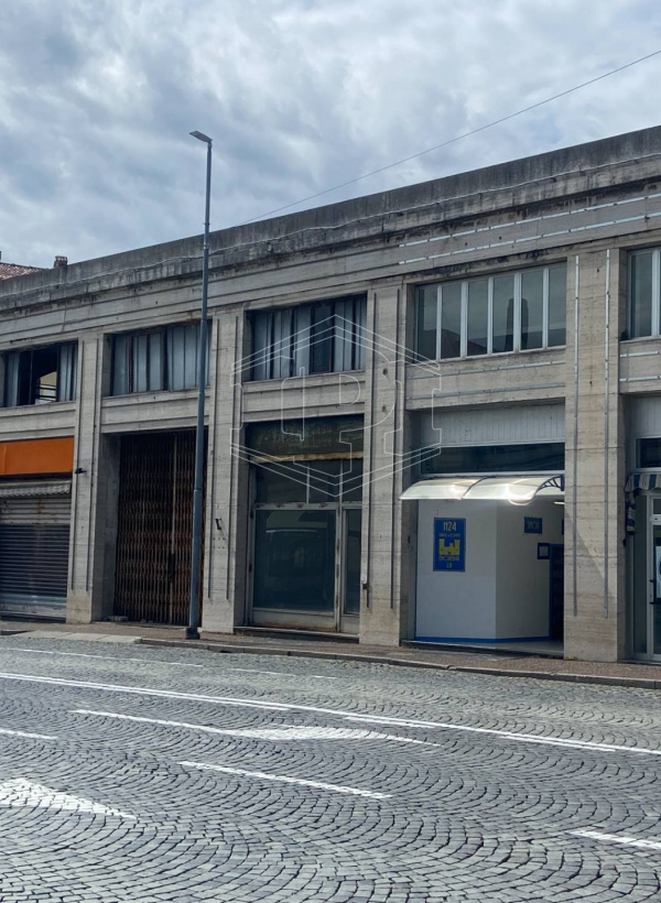 Locale commerciale in Corso Nigra 78 - Ivrea (TO)