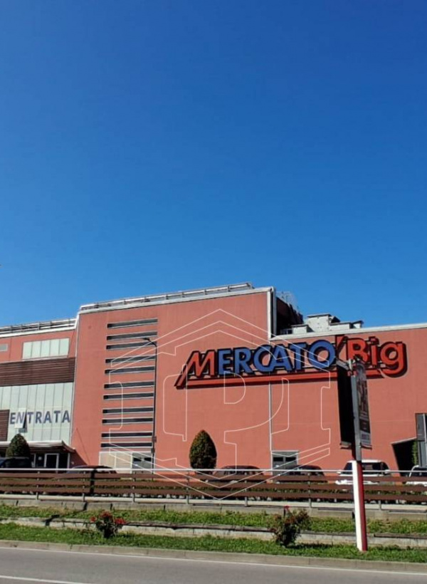Locale commerciale in Corso Canale, 99 - Alba (CN)