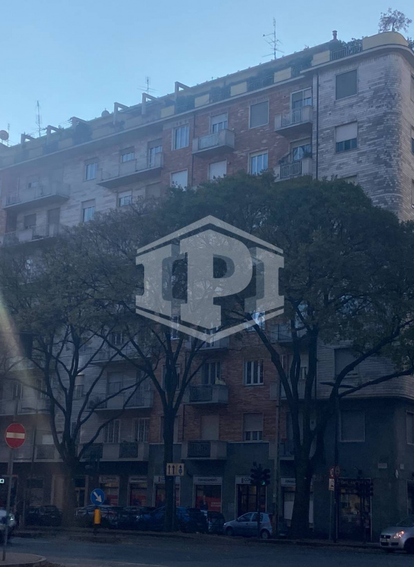 Locale commerciale in Corso Peschiera, 145 (TO)