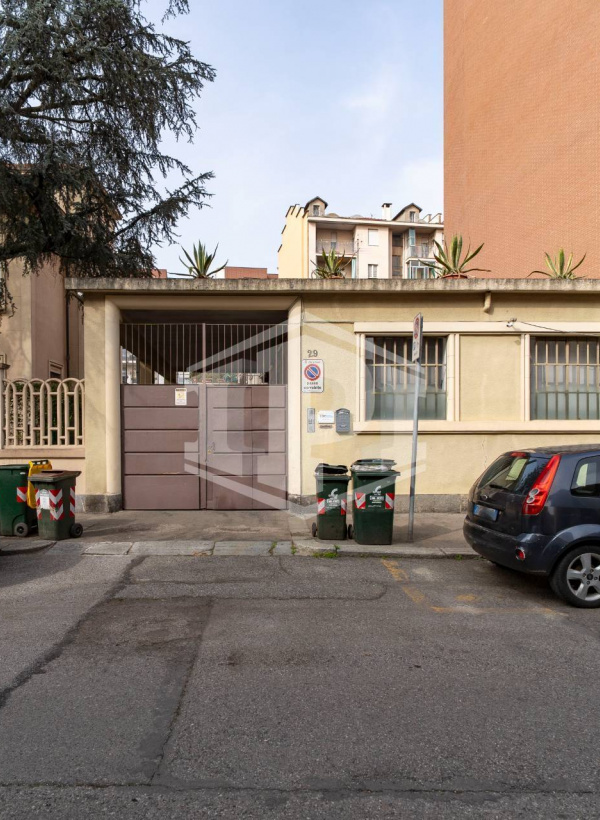 Basso Fabbricato in strada del Lionetto, 29 - Torino (TO)