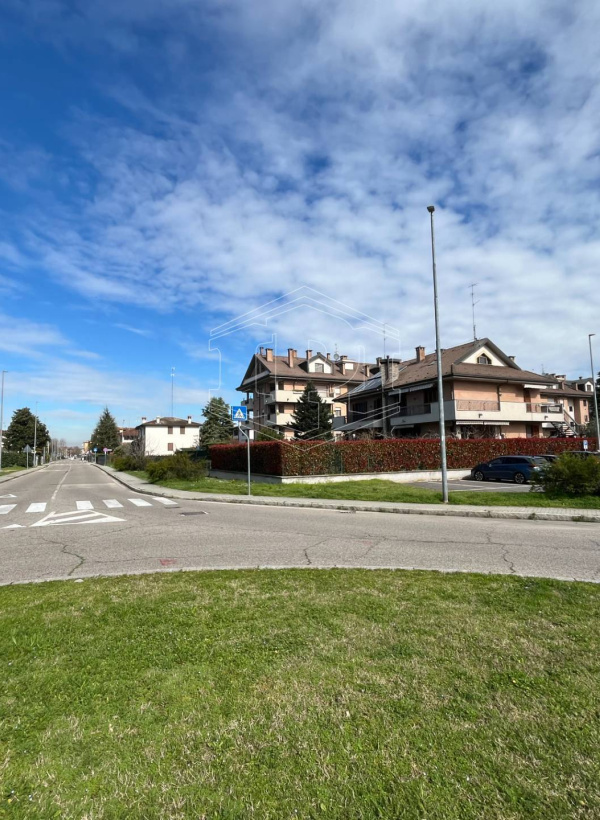 Villa con giardino in Classe En. A2 in Via della Pace - Carpiano (MI)