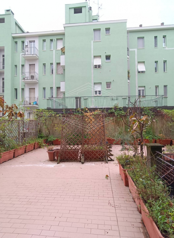 Quadrilocale con terrazzo in Via Della Moscova 46/9 - Milano (MI)