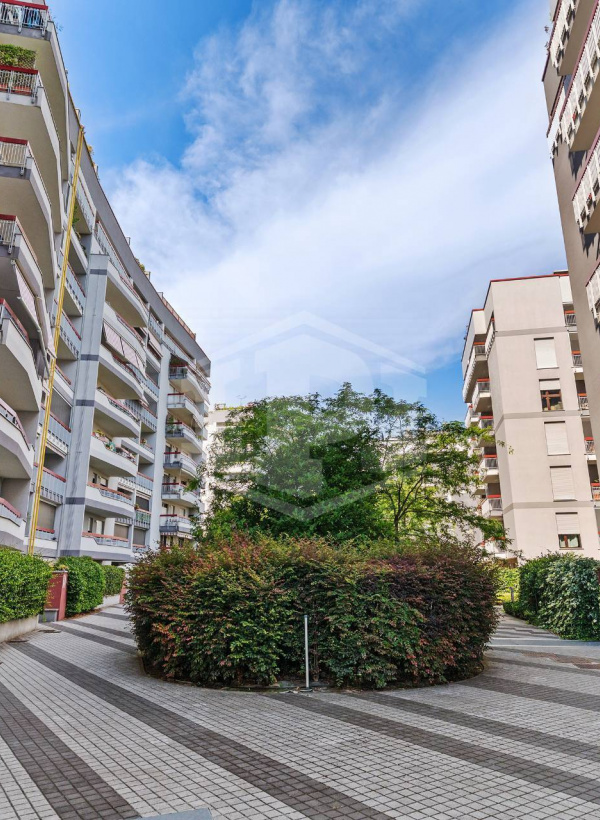 Trilocale in Via Luigi Mengoni 11 - Milano (MI)
