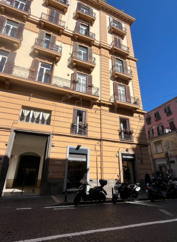 Locale Commerciale in Via Dei Mille 72, Napoli (NA)