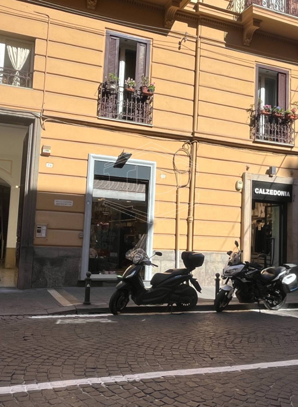 Locale Commerciale in Via Dei Mille 72, Napoli (NA)