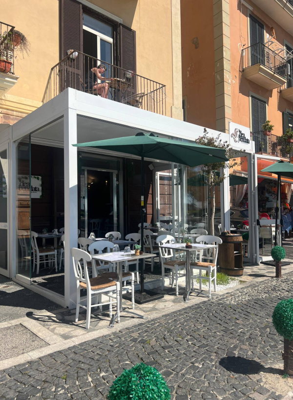 Locale Commerciale in Corso Umberto I 94, Pozzuoli (NA)