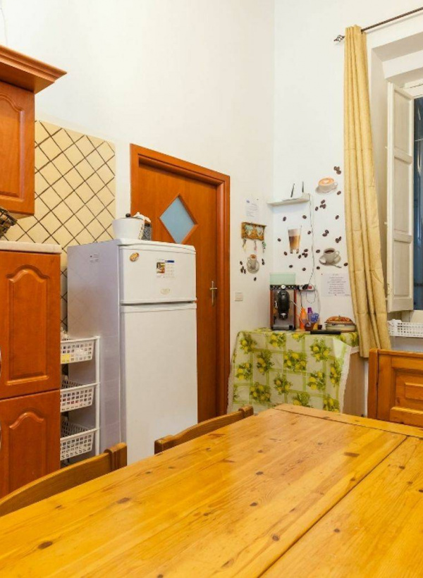 Camere in affitto in Via Nardones 38, Napoli (NA)