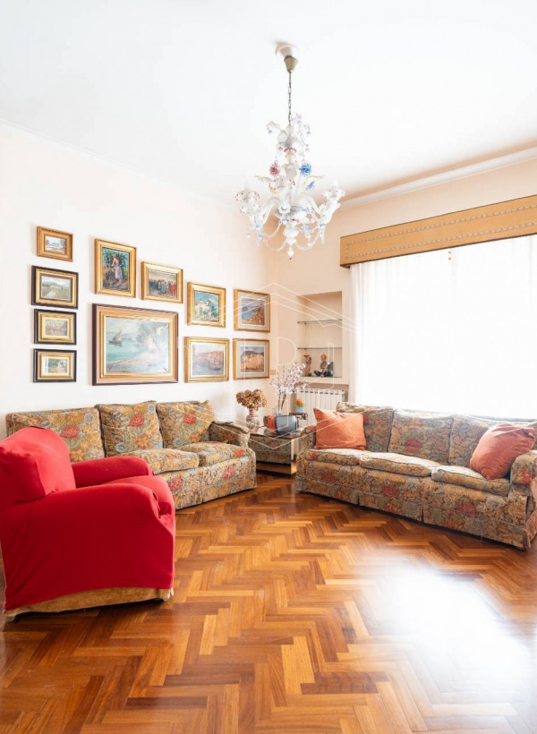 Soluzione Semi-indipendente in Via Miano 121, Napoli (NA)