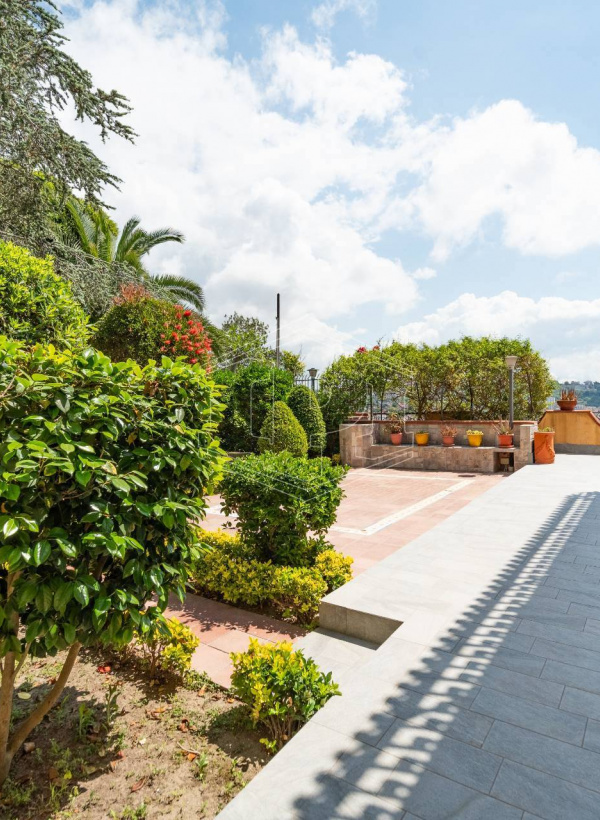 Villa in Via Cupa Terracina 87/a, Napoli (NA)