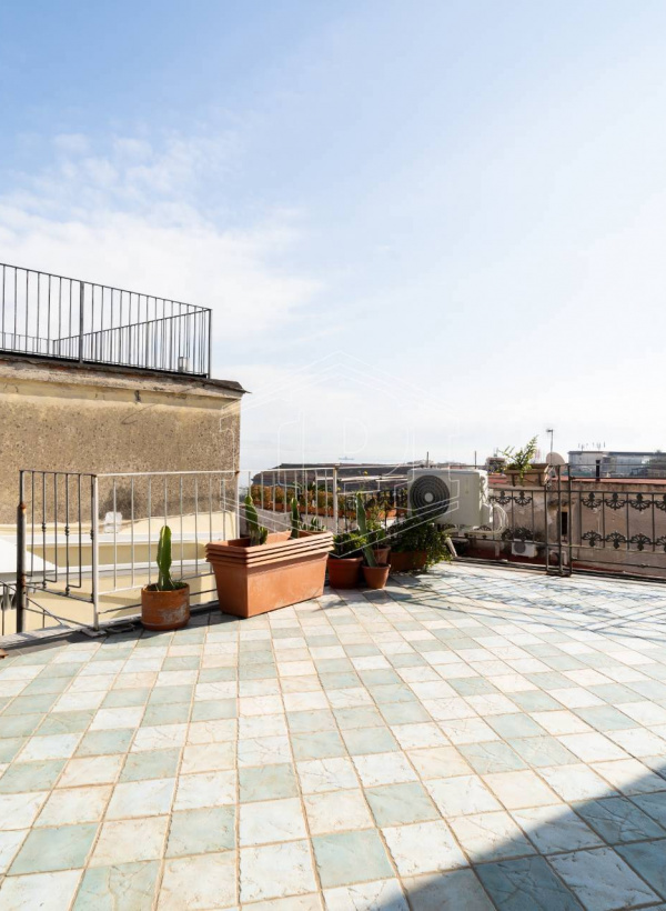 Quadrilocale in Vico Santo Spirito di Palazzo 52, Napoli (NA)