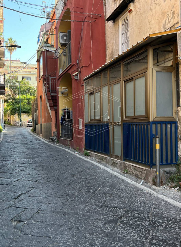 Bilocale parzialmente arredato in Via San Giacomo dei Capri 90, Napoli (NA)