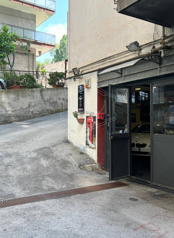 Locale in Via San Giacomo dei Capri 63, Napoli (NA)