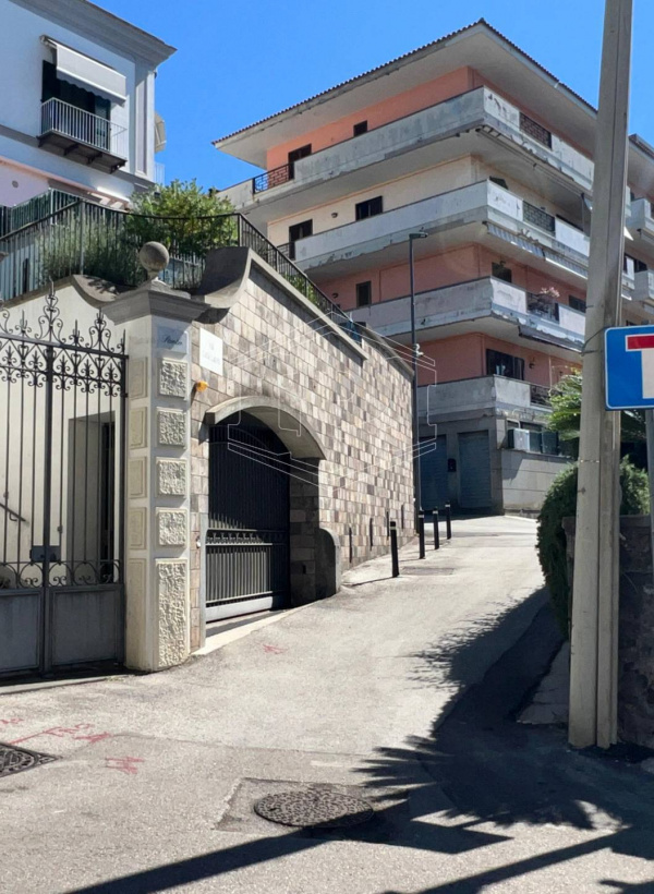 Ampio locale deposito in Via Casa Lauro 5, Meta di Sorrento (NA)