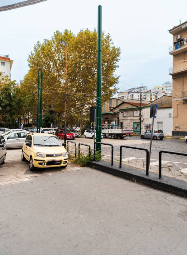 Locale in Via Nicola Nicolini 68, Napoli (NA)