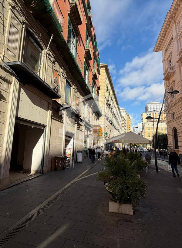 Locale commerciale in Via G. Verdi 22, Napoli (NA)