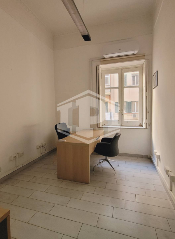 5 vani in Via Nicola A. Porpora 19, Napoli (NA)