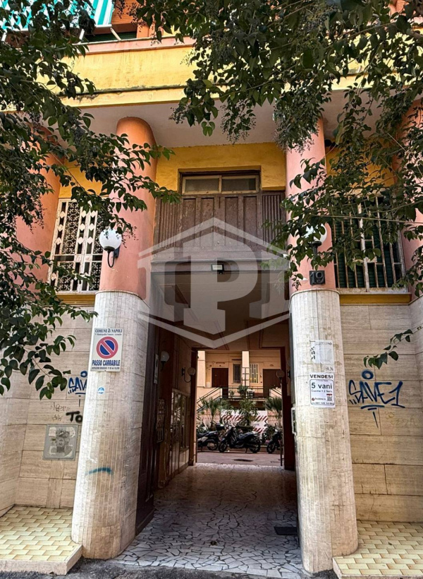 5 vani in Via Nicola A. Porpora 19, Napoli (NA)