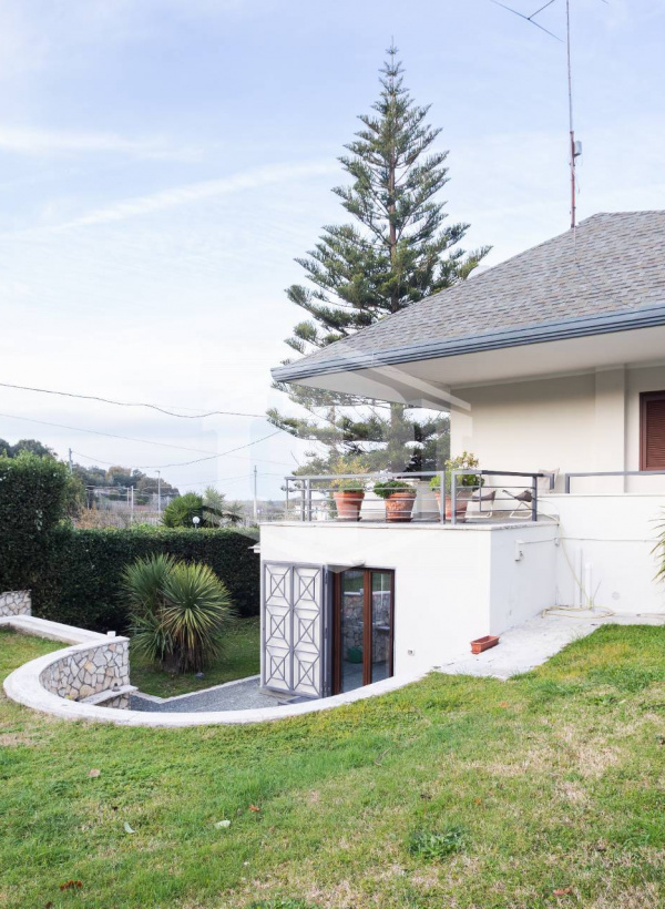 Villa in Vendita in Strada Provinciale Acropoli di Cuma 1, Pozzuoli (NA)