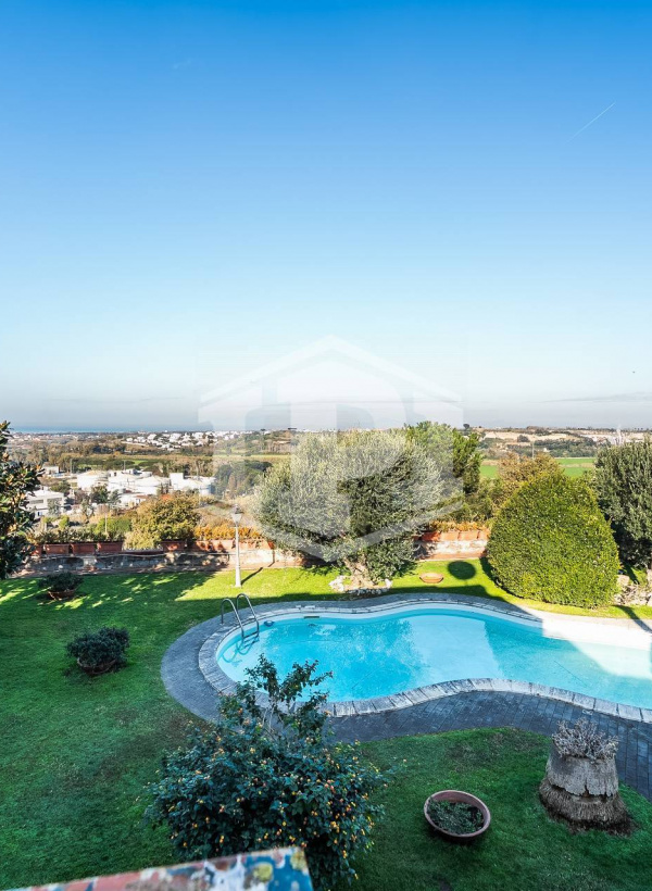 Villa con piscina in Via Trepiccioni 57, Pozzuoli (NA)