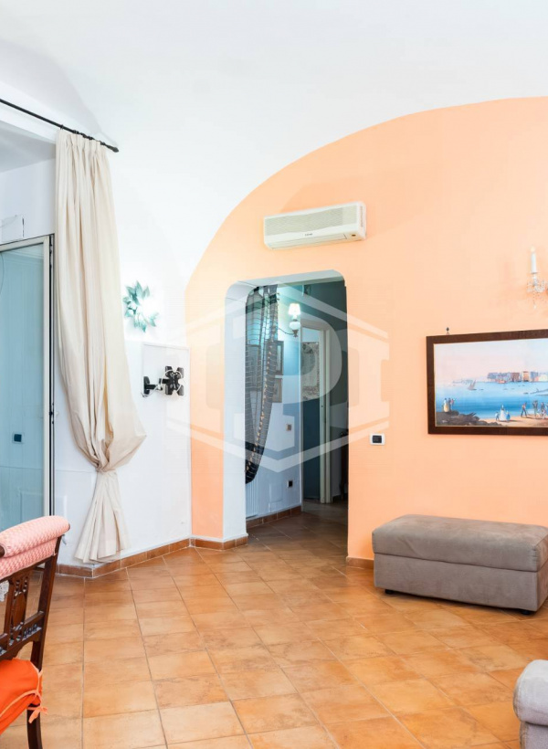 Ampio Bilocale in Via Monte di Dio 14, Napoli (NA)