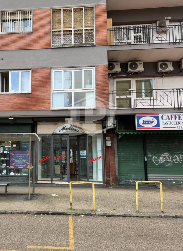 Locale commerciale in Via G. Leopardi 149, Napoli (NA)