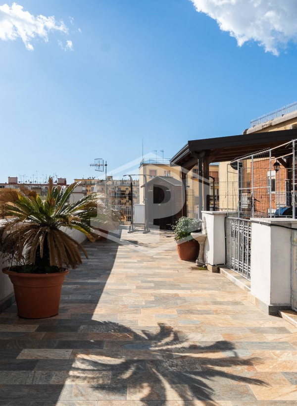 Quadrilocale in Via Mariano D'Amelio 42, Napoli (NA)