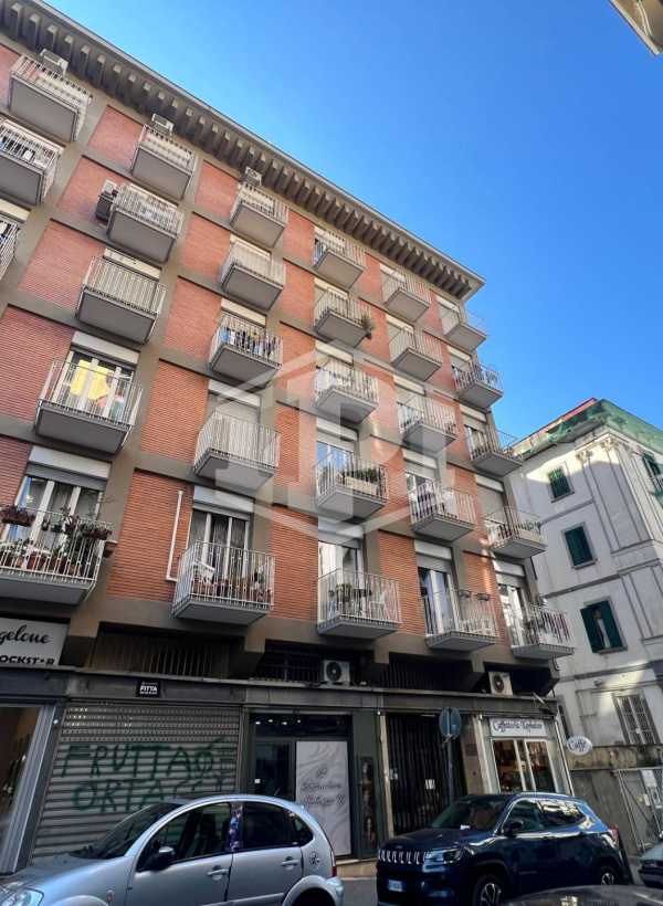 Locazione uso transitorio in Via M. Kerbaker 89, Napoli (NA)