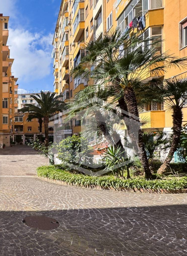 5 vani in Viale Augusto 9, Napoli (NA)