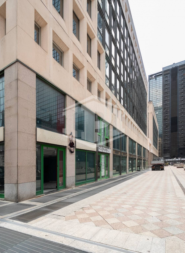 Ampio Locale in Centro Direzionale Napoli, Isola F12, Napoli (NA)