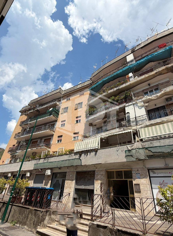 Trilocale in Via Filippo Bottazzi 38, Napoli (NA)