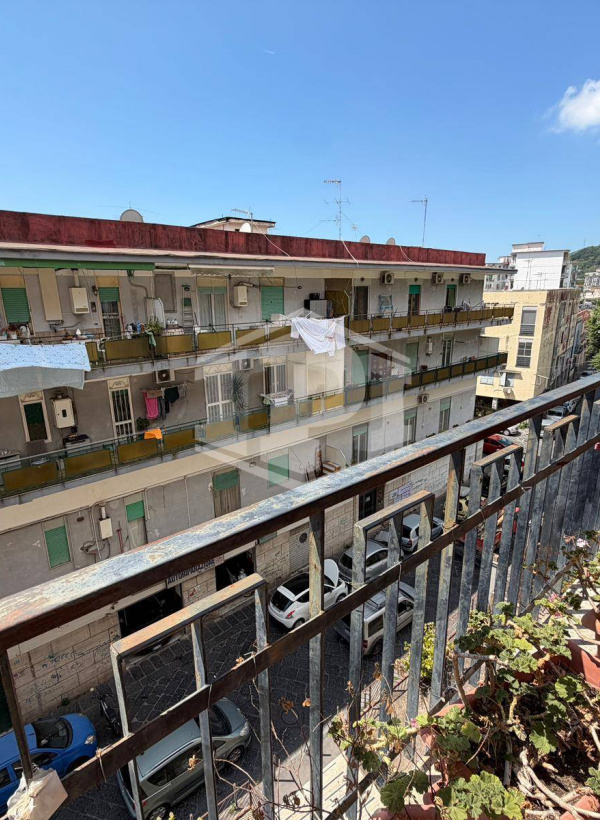 5 vani in Via Filippo Bottazzi 38, Napoli (NA)